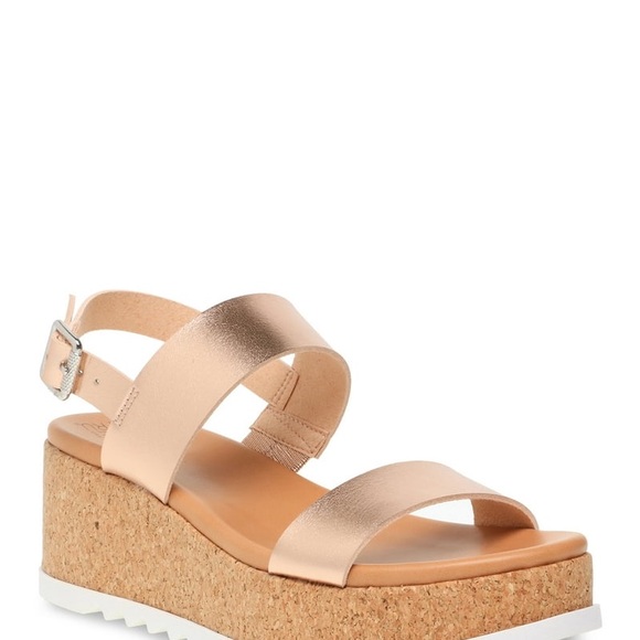 Time and Tru Shoes - Time and Tru Women's Gold Sandals
